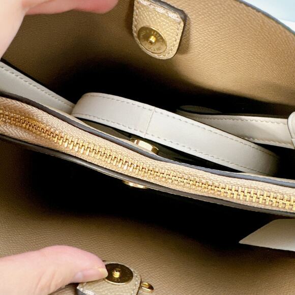 Coach CP056 Mollie Bucket Bag 22 In Signature Canvas IN Light Khaki Chalk Multi - Picture 6 of 7